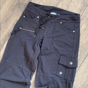 Athleta loose leg pant with toggle bottom